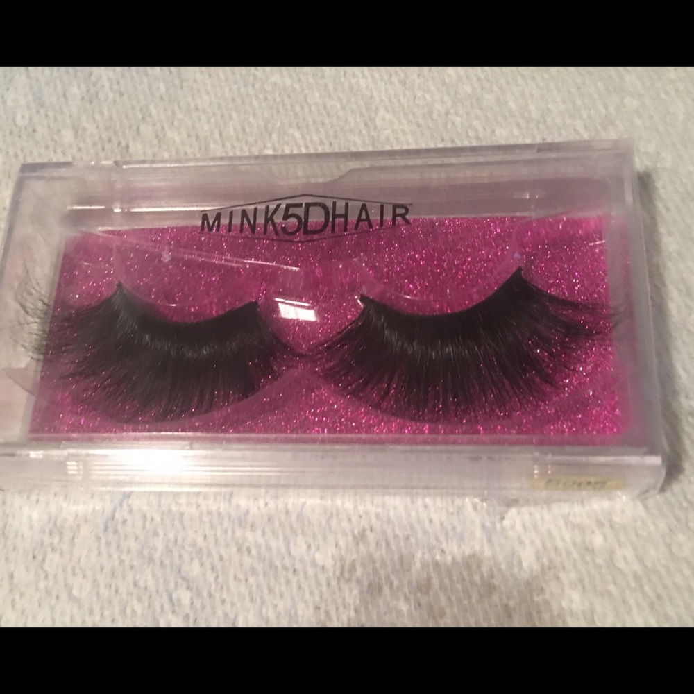 100% Mink Eyelashes 25mm 5D Lashes.
